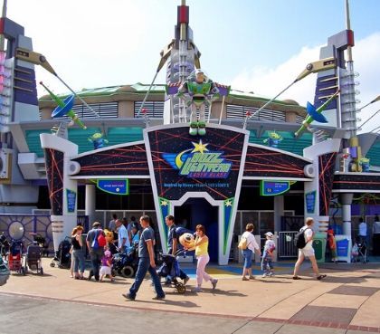 Faszinierender Eingang Buzz Lightyear Laser Blast Disneyland