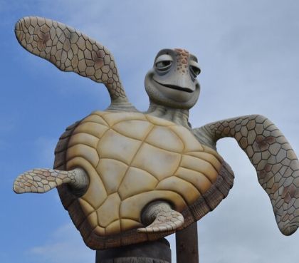 magischer eingang zu Crush's Coaster Attraktion disneyland paris