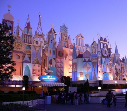 schöne Attraktion Eingang it's a small world Disneyland Paris