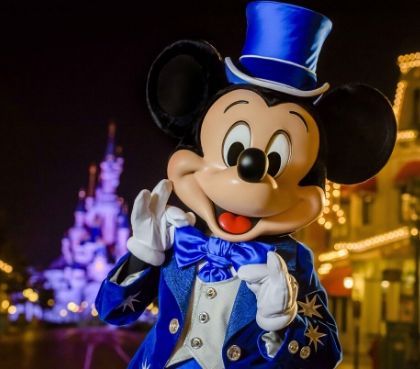 Schöne Magician Show mit Mickey Mouse