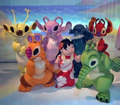 Stitch und seine Freunden in Stitch Live